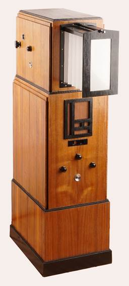 Ein Bild, das Stand, Tisch enth�lt.

Automatisch generierte Beschreibung