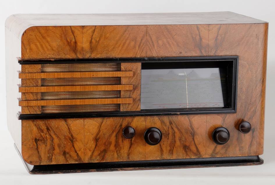 Ein Bild, das drinnen, Schrank, aus Holz, sitzend enth�lt.

Automatisch generierte Beschreibung