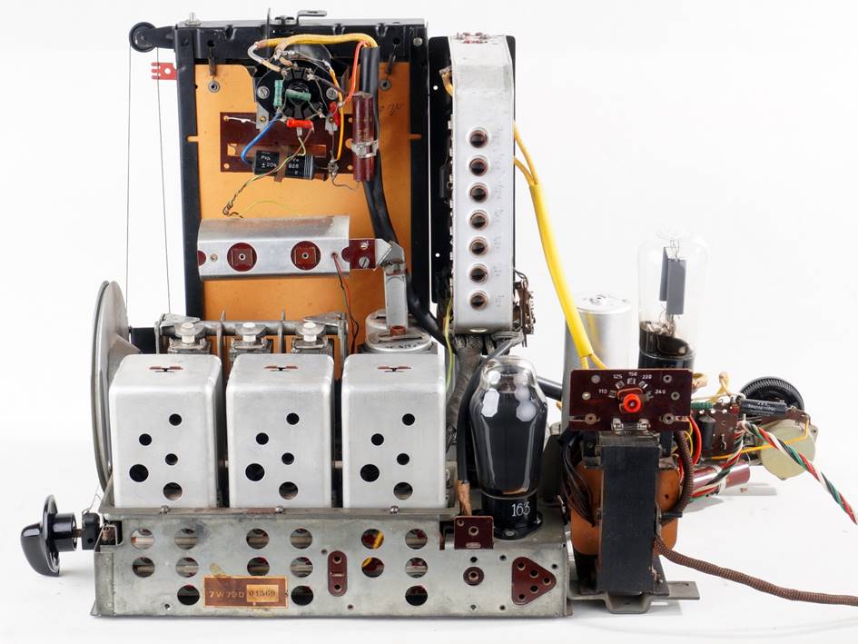 Ein Bild, das Schaltkreis, Tisch enth�lt.

Automatisch generierte Beschreibung