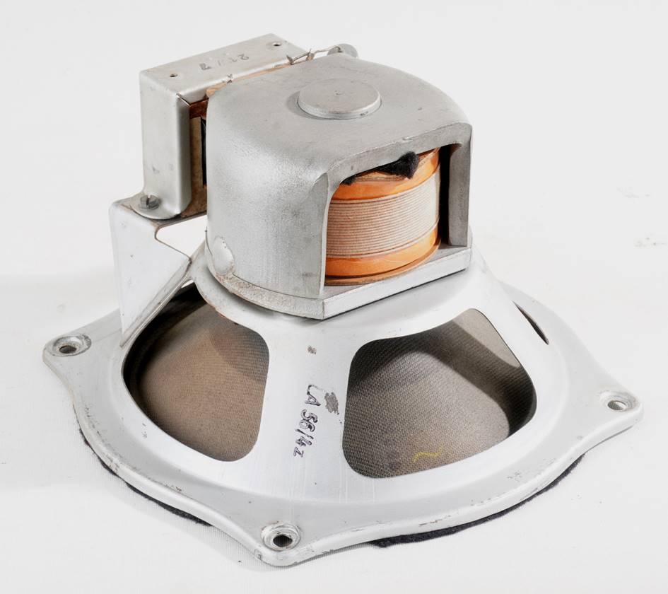 Ein Bild, das sitzend, klein, alt, Tisch enth�lt.

Automatisch generierte Beschreibung