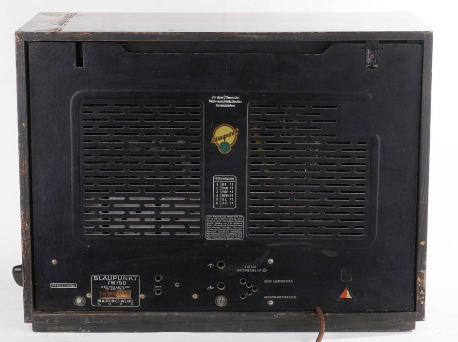 Ein Bild, das drinnen, Elektronik, Backofen, Schrank enth�lt.

Automatisch generierte Beschreibung