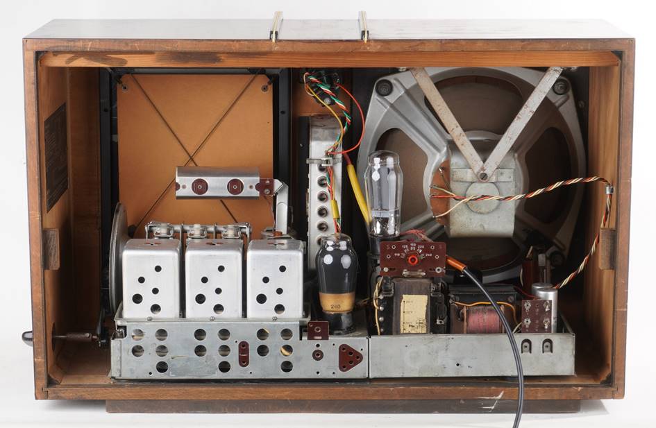 Ein Bild, das Kasten, sitzend, offen, Tisch enth�lt.

Automatisch generierte Beschreibung