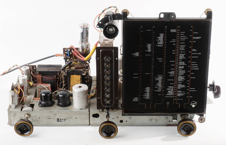 Ein Bild, das Elektronik, Tisch enth�lt.

Automatisch generierte Beschreibung