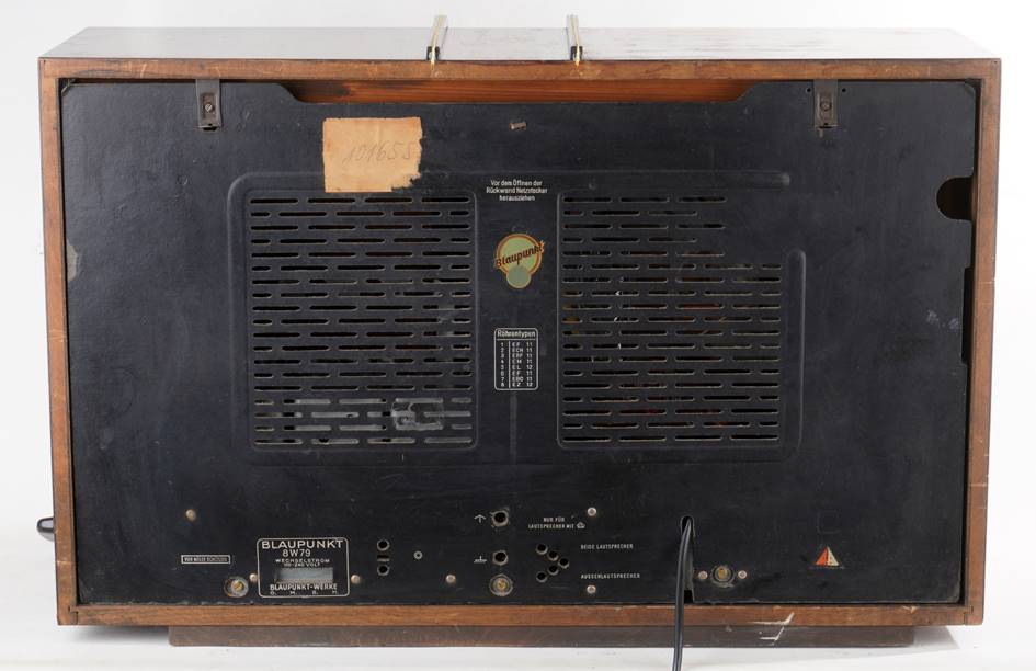 Ein Bild, das drinnen, sitzend, Fenster, Foto enth�lt.

Automatisch generierte Beschreibung