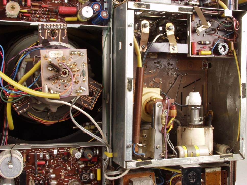 Beovision 2800 innen d.JPG