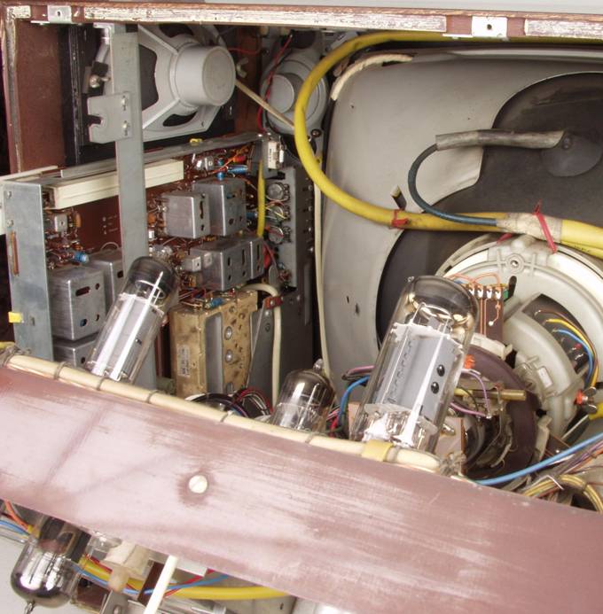 Beovision 2800 innen b.JPG