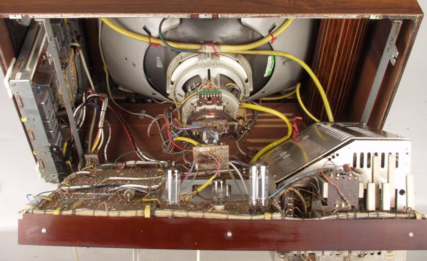 Beovision 2800 innen a.JPG