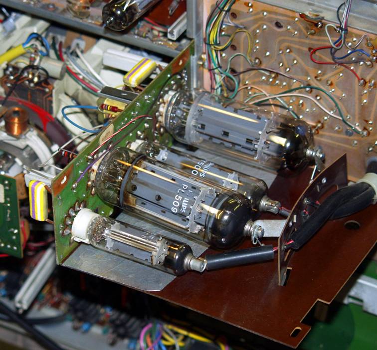 Beovision 3400 innen a.jpg