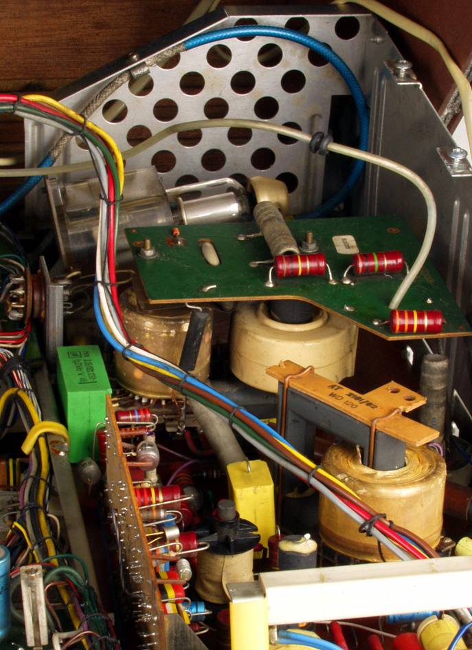 Beovision 3400 innen b.JPG