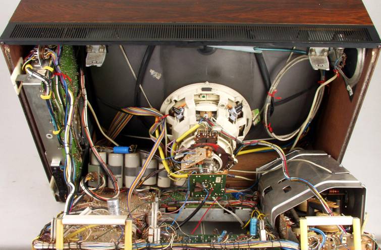 Beovision 3400 innen d.JPG