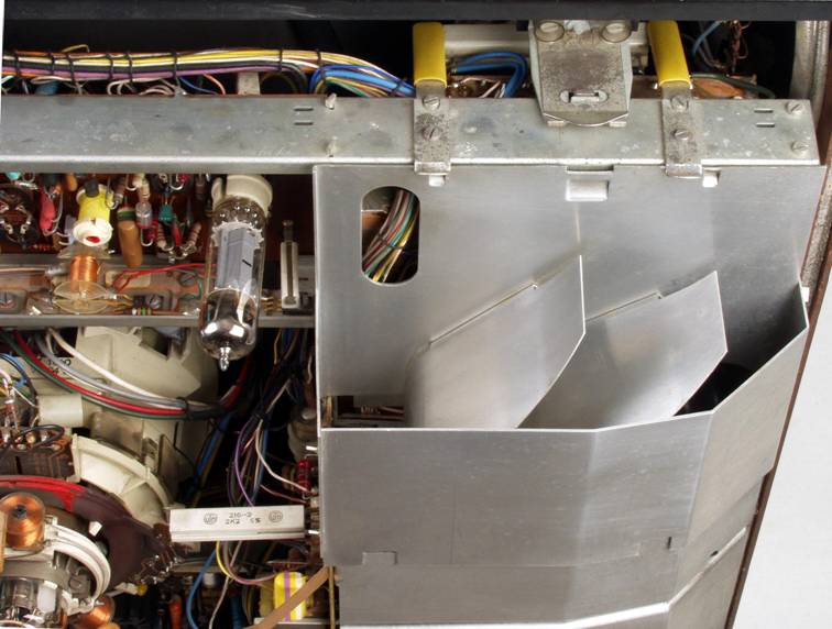 Beovision 3400 innen f.JPG