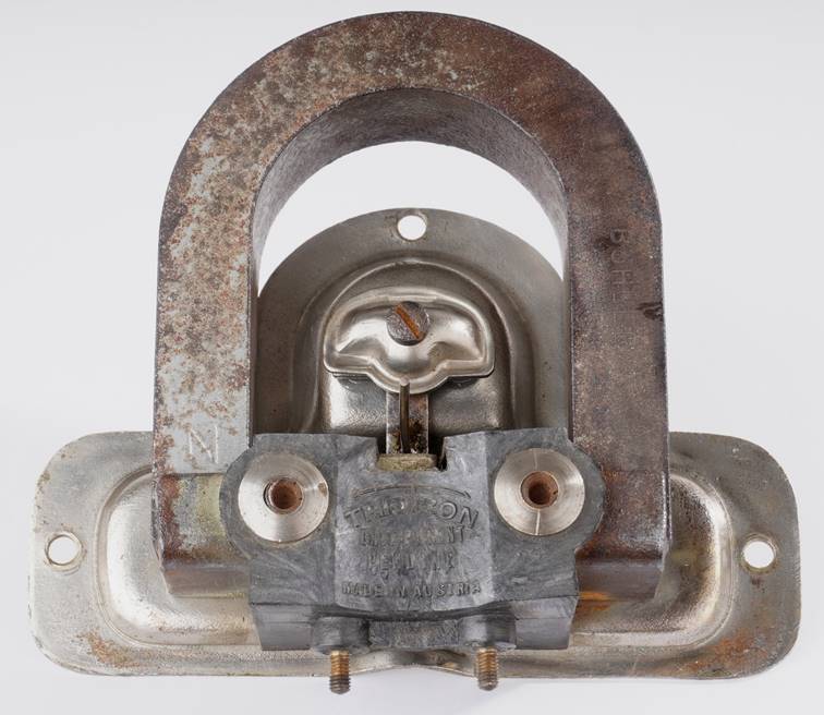 Ein Bild, das sitzend, bedeckt, alt, Doughnut enth�lt.

Automatisch generierte Beschreibung