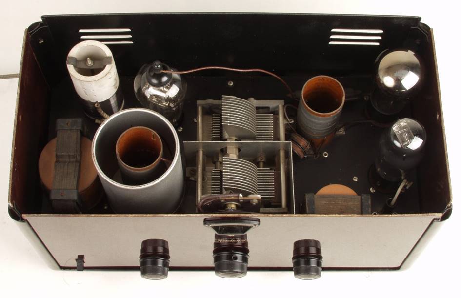 Ein Bild, das Kamera, Kasten, Essen enth�lt.

Automatisch generierte Beschreibung