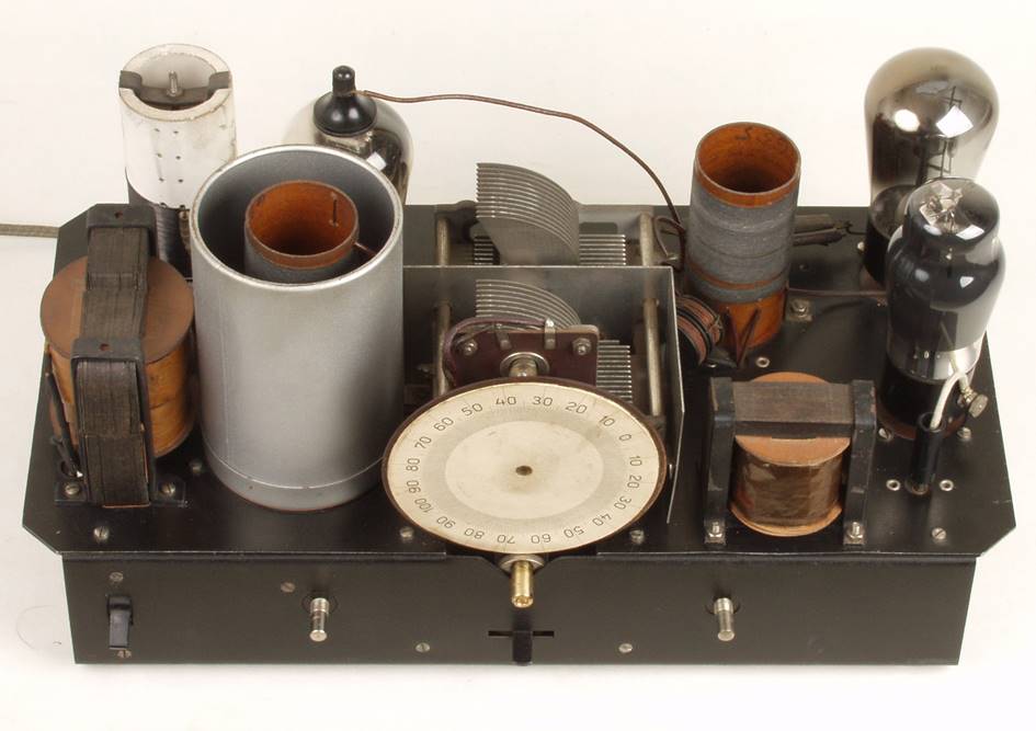 Ein Bild, das Tisch, drinnen, Tasse, Kaffee enth�lt.

Automatisch generierte Beschreibung