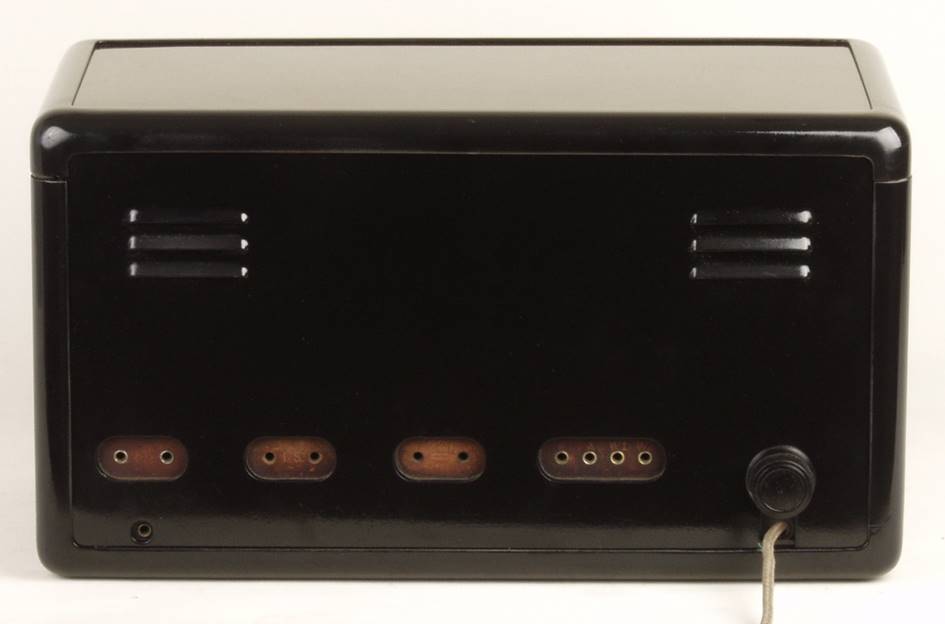 Ein Bild, das drinnen, Tisch, Monitor, Mobiltelefon enth�lt.

Automatisch generierte Beschreibung