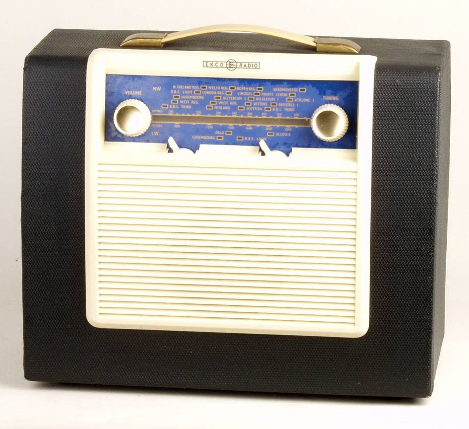 Ein Bild, das drinnen, sitzend, Monitor, klein enth�lt.

Automatisch generierte Beschreibung