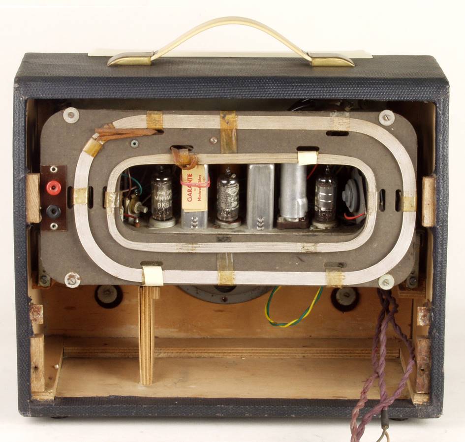 Ein Bild, das Schrank, drinnen, Elektronik, offen enth�lt.

Automatisch generierte Beschreibung