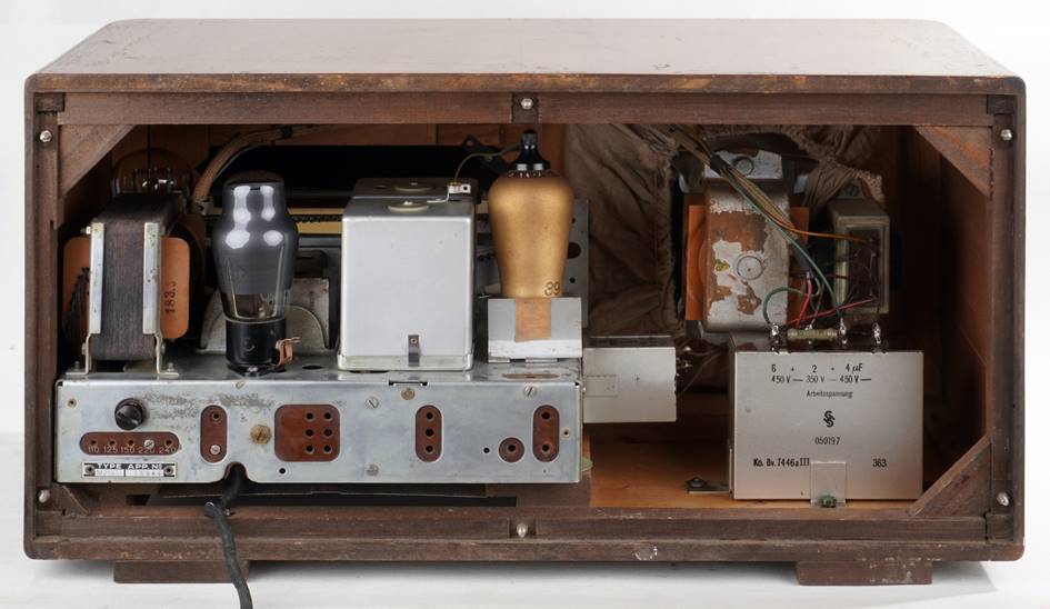 Ein Bild, das Kasten, offen, sitzend, Mikrowelle enth�lt.

Automatisch generierte Beschreibung