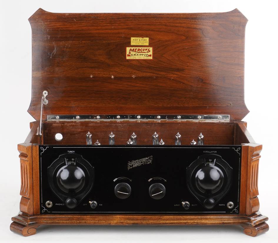 Ein Bild, das aus Holz, sitzend, Uhr, Holz enth�lt.

Automatisch generierte Beschreibung