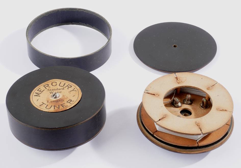 Ein Bild, das Tisch, drinnen, Teller, Kuchen enth�lt.

Automatisch generierte Beschreibung