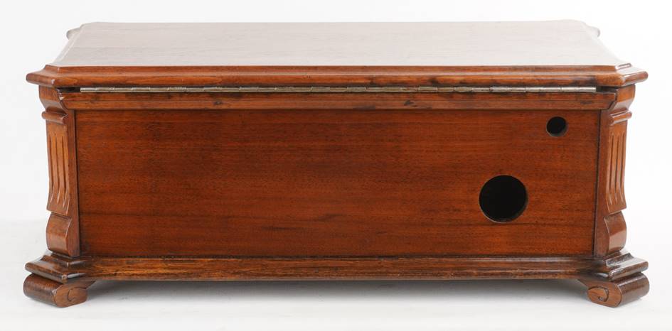 Ein Bild, das aus Holz, sitzend, braun, alt enth�lt.

Automatisch generierte Beschreibung