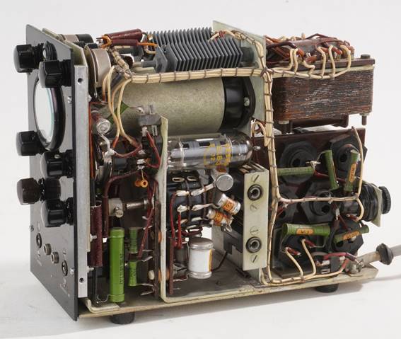 Ein Bild, das drinnen, Maschine, sitzend, Tisch enth�lt.

Automatisch generierte Beschreibung