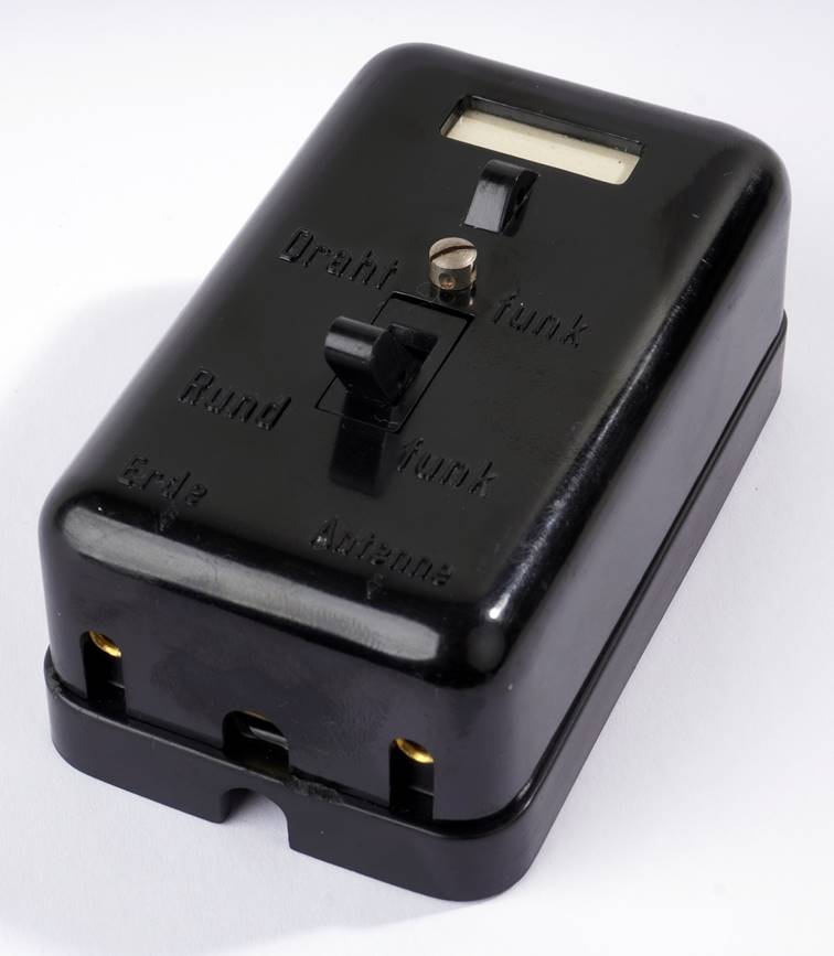 Ein Bild, das Elektronik, Kamera, sitzend enth�lt.

Automatisch generierte Beschreibung