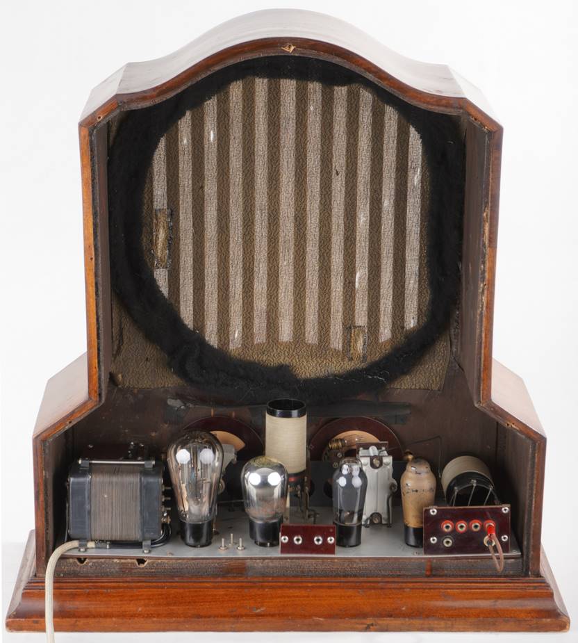 Ein Bild, das drinnen, aus Holz, sitzend, alt enth�lt.

Automatisch generierte Beschreibung