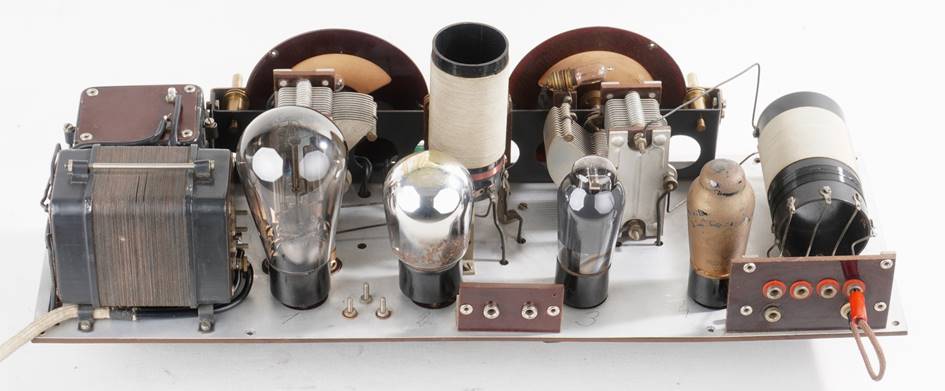 Ein Bild, das Elektronik, Tasse, Tisch, K�che enth�lt.

Automatisch generierte Beschreibung