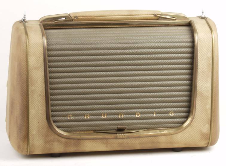 Grundig_UKWConcertBoy58_vorne_b.jpg