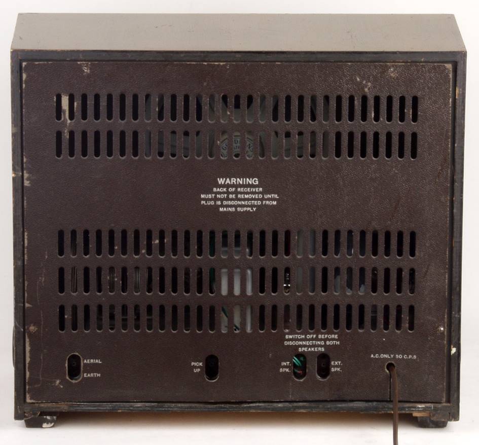 Ein Bild, das Elektronik, sitzend, alt, Schild enth�lt.

Automatisch generierte Beschreibung