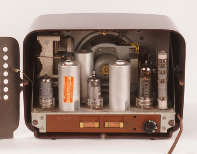 Ein Bild, das Elektronik, R�hre, Maschine, Im Haus enth�lt.

Automatisch generierte Beschreibung