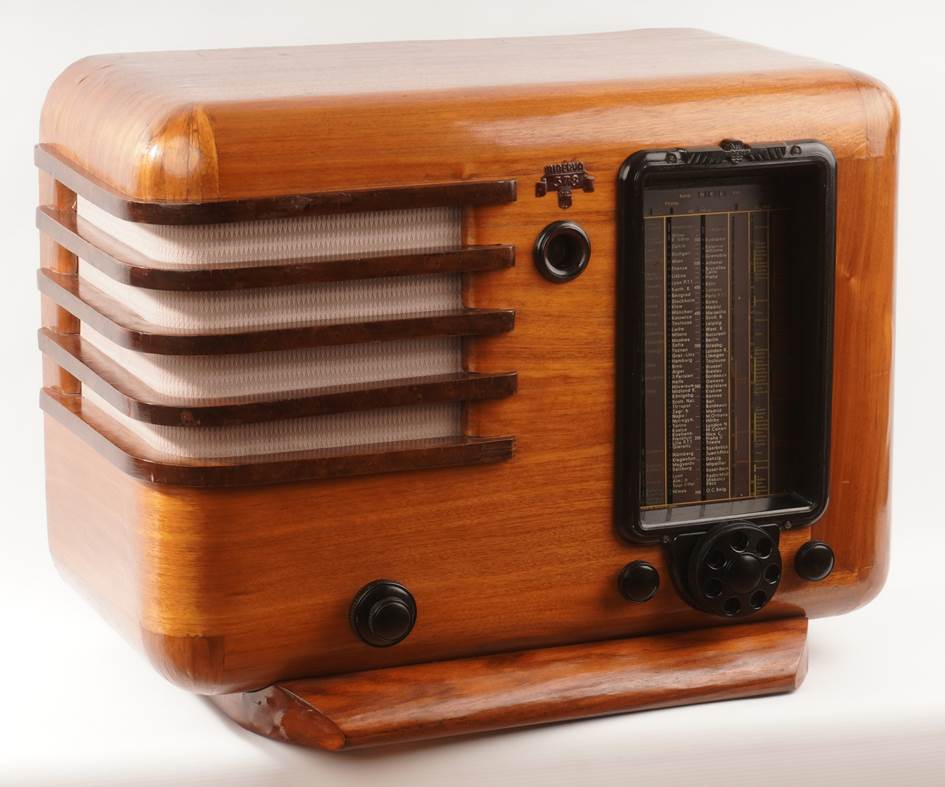 Ein Bild, das h�lzern, Im Haus enth�lt.

Automatisch generierte Beschreibung