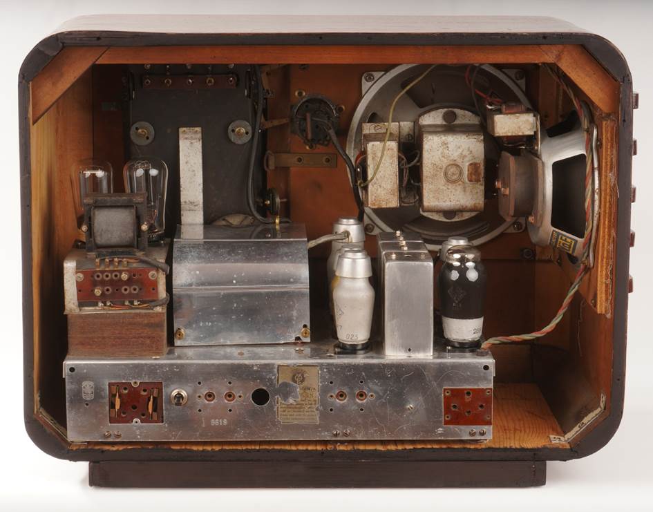 Ein Bild, das Maschine, Im Haus, h�lzern, R�hre enth�lt.

Automatisch generierte Beschreibung