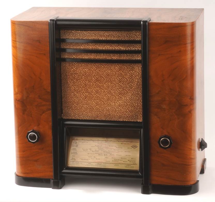 Ein Bild, das Lack, Im Haus, M�bel, h�lzern enth�lt.

Automatisch generierte Beschreibung