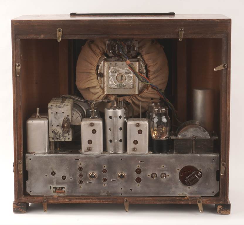 Ein Bild, das Im Haus, Beh�lter, Box, Maschine enth�lt.

Automatisch generierte Beschreibung