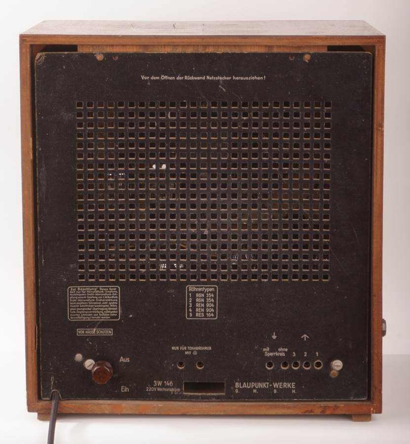Ein Bild, das Elektronik, Radio, Elektronisches Ger�t, Im Haus enth�lt.

Automatisch generierte Beschreibung