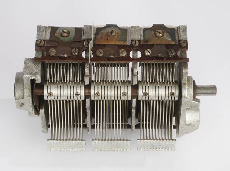 Ein Bild, das Metallwaren, Zahnrad enth�lt.

Automatisch generierte Beschreibung