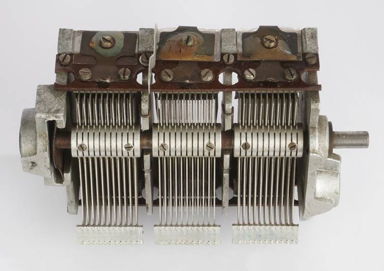 Ein Bild, das Metallwaren, Zahnrad enth�lt.

Automatisch generierte Beschreibung