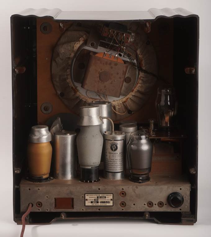 Ein Bild, das drinnen, Elektronik, Elemente, zugem�llt enth�lt.

Automatisch generierte Beschreibung