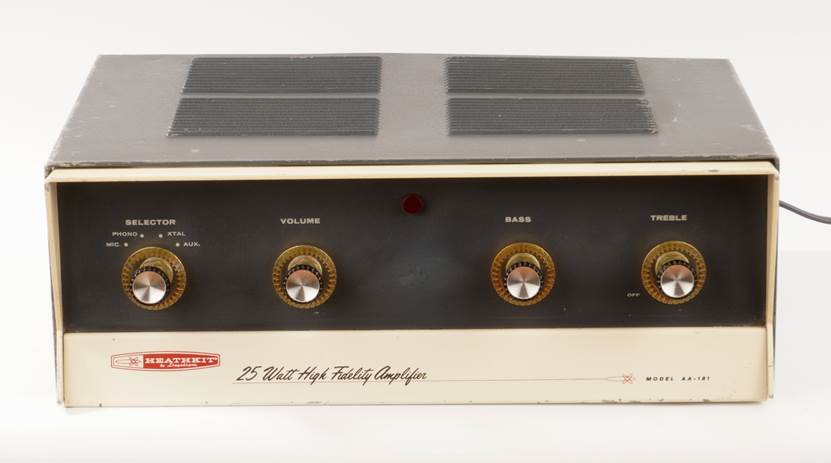 Ein Bild, das Elektronik, Radio, Elektronisches Ger�t, Verst�rker enth�lt.

Automatisch generierte Beschreibung