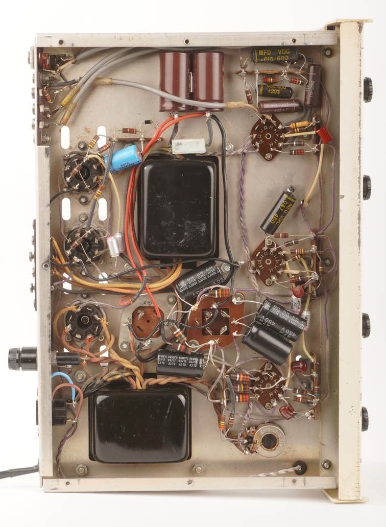 Ein Bild, das Elektronik, Elektronisches Bauteil, Elektrische Leitungen, Elektrisches Bauelement enth�lt.

Automatisch generierte Beschreibung