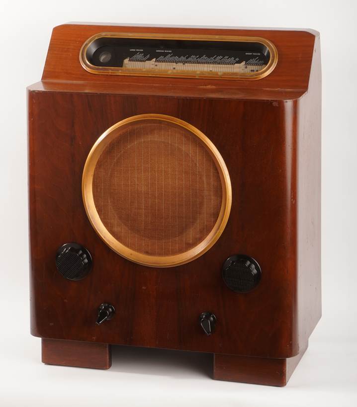 Ein Bild, das drinnen, Elektronik, Lautsprecher, Holz enth�lt.

Automatisch generierte Beschreibung