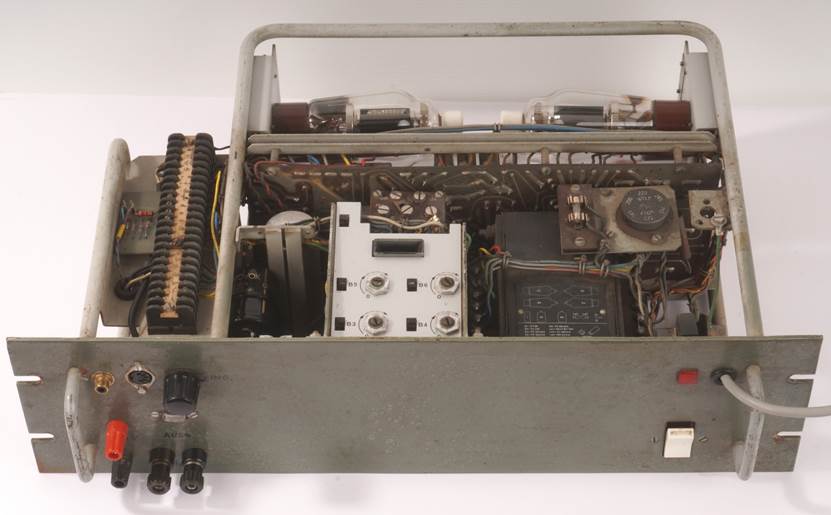 Ein Bild, das Im Haus, Box, Elektronik enth�lt.

Automatisch generierte Beschreibung