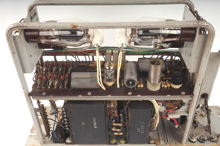 Ein Bild, das Im Haus, Schreibmaschine, Motor enth�lt.

Automatisch generierte Beschreibung