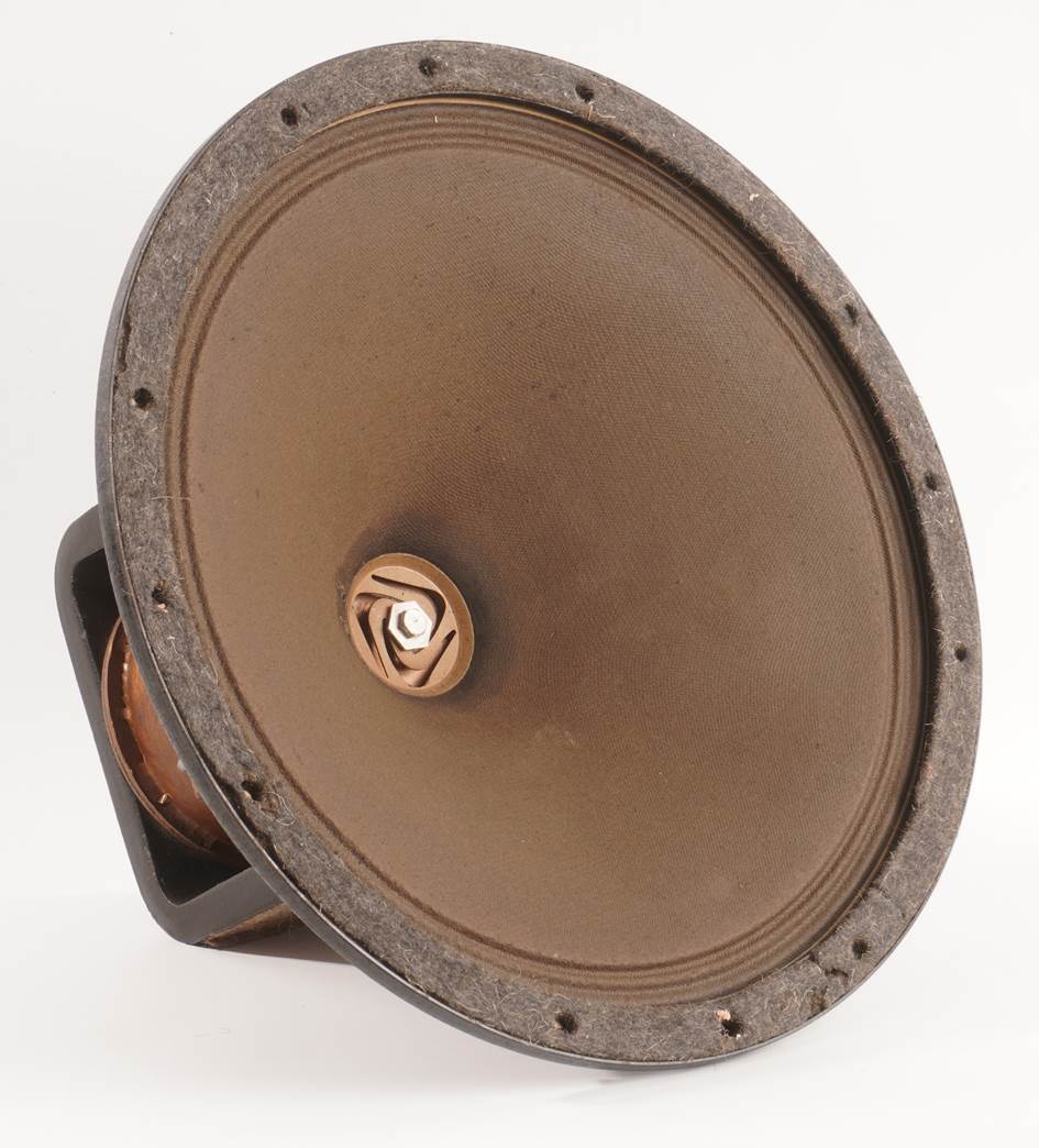 Ein Bild, das Lautsprecher enth�lt.

Automatisch generierte Beschreibung