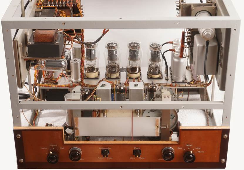 Ein Bild, das drinnen, Wand, Regal, enthaltend enth�lt.

Automatisch generierte Beschreibung