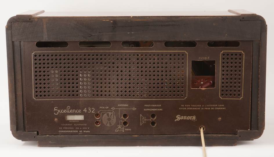 Ein Bild, das Text, Mikrowelle, Backofen, Elektronik enth�lt.

Automatisch generierte Beschreibung