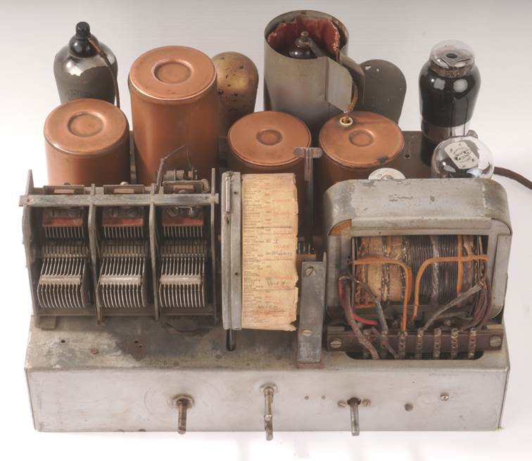 Ein Bild, das Zylinder, Im Haus enth�lt.

Automatisch generierte Beschreibung