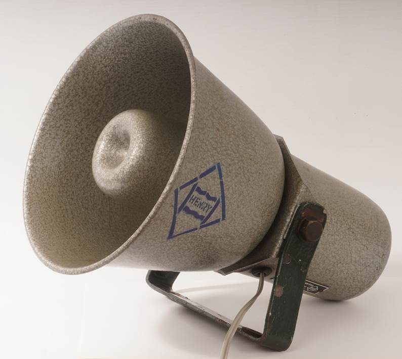 Ein Bild, das Lautsprecher, Megafon enth�lt.

Automatisch generierte Beschreibung